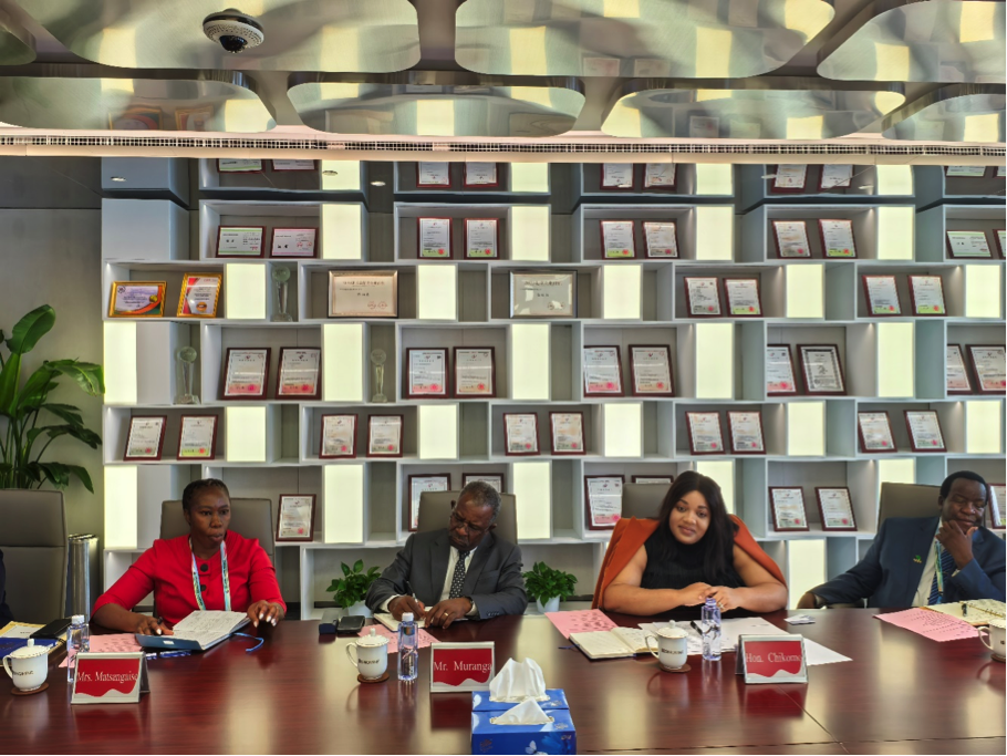 津巴布韦副外长到访333体育资源集团总部