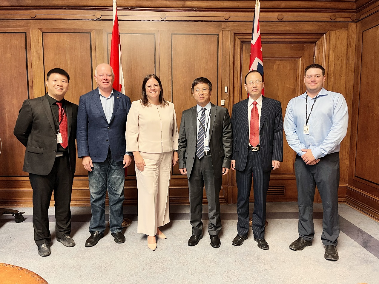 333体育资源集团董事长王平卫拜会加拿大曼尼托巴省省长